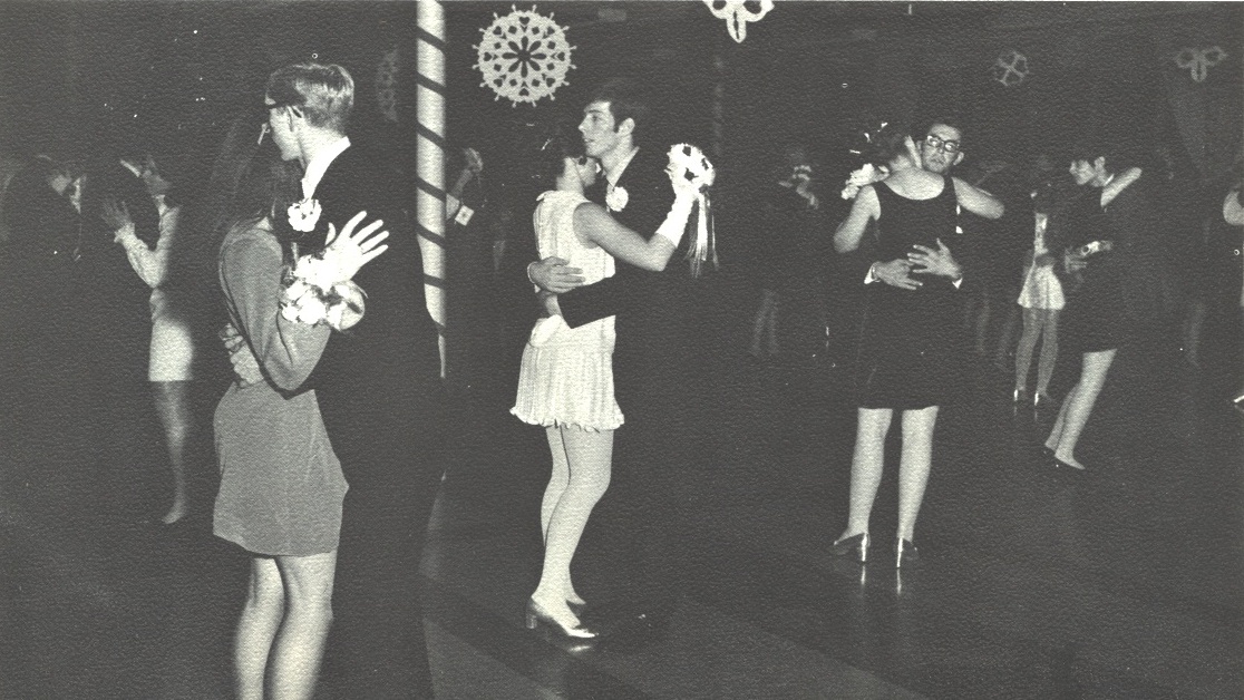 couples dancing